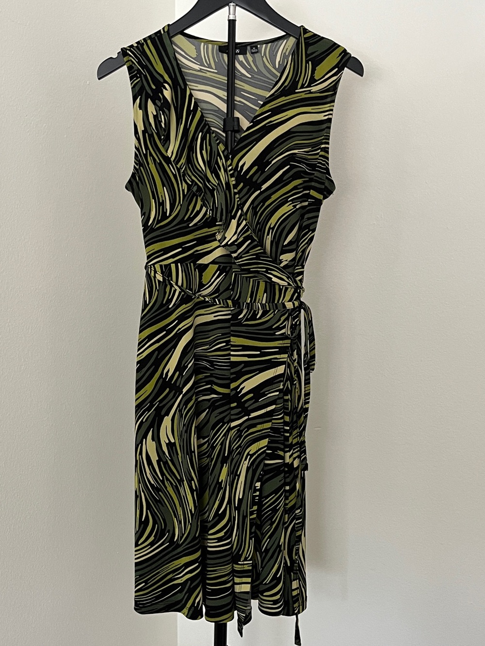 💚 Apt 9 Green Abstract Wrap Style Dress | Medium | Flattering + Polished